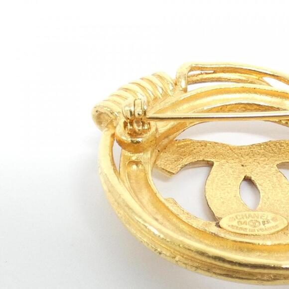 CHANEL Gold Brooch - Picture 7 of 7